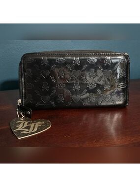 Loungefly ❤️ Logo Skull and Crossbones Wallet